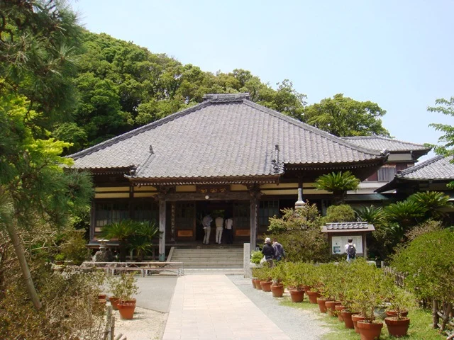 Ryosenji Temple buildings and trees in Shimoda, photographed in May 2011